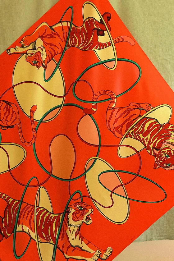 XX | Année foulard en soie Tigres corail