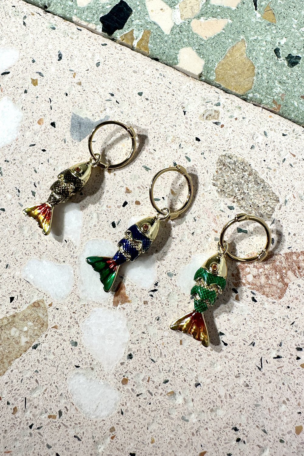 Bali Temples huggie Fish émaillé