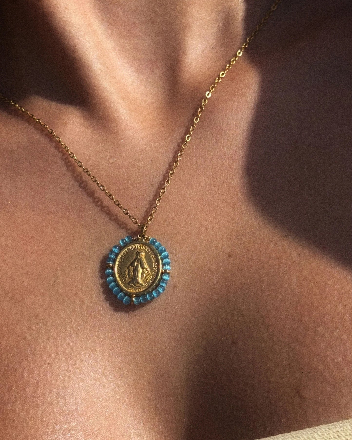 Palas collier médaille Santa Maria Precious madone beads perles
