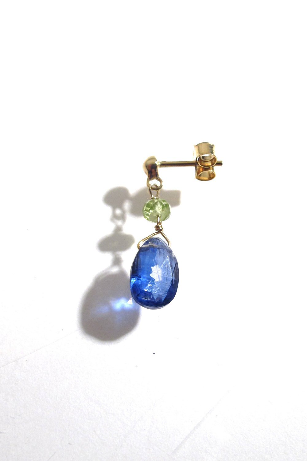 Fotini Psarouli solo earring Rainbow Mini Kyanite Chrysoprase or 14k