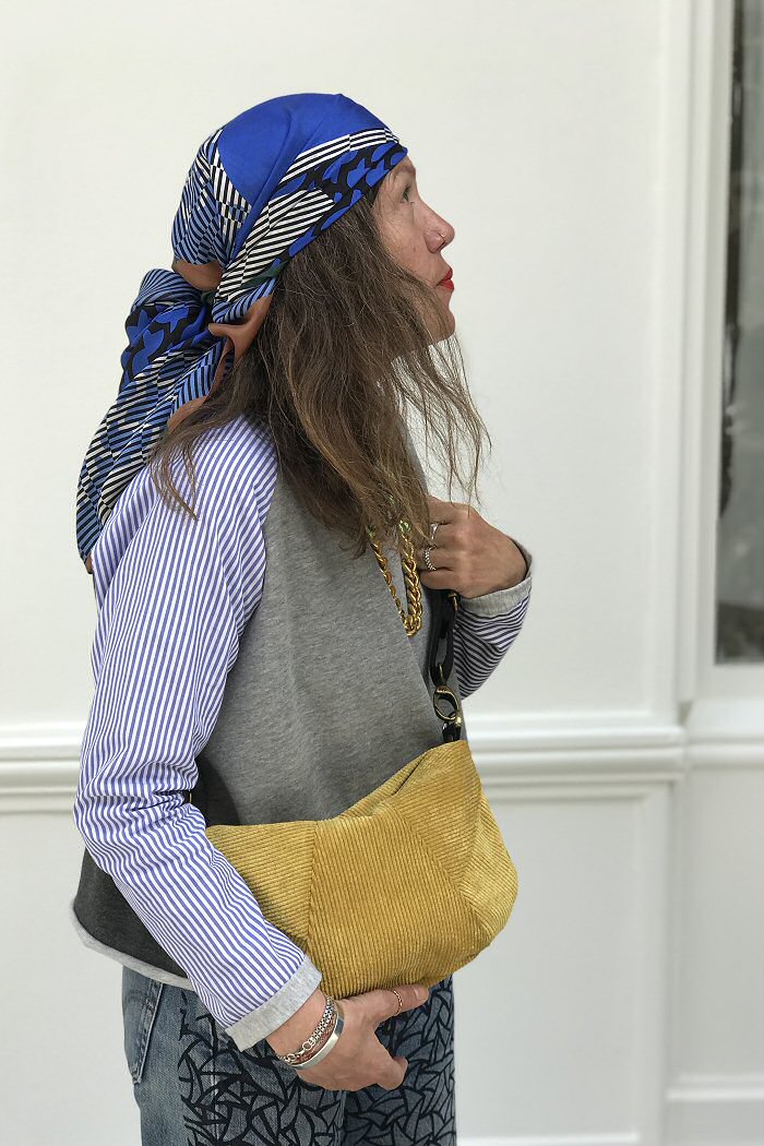 Ma Poésie foulard en soie graphique Murmure de la mer bleu