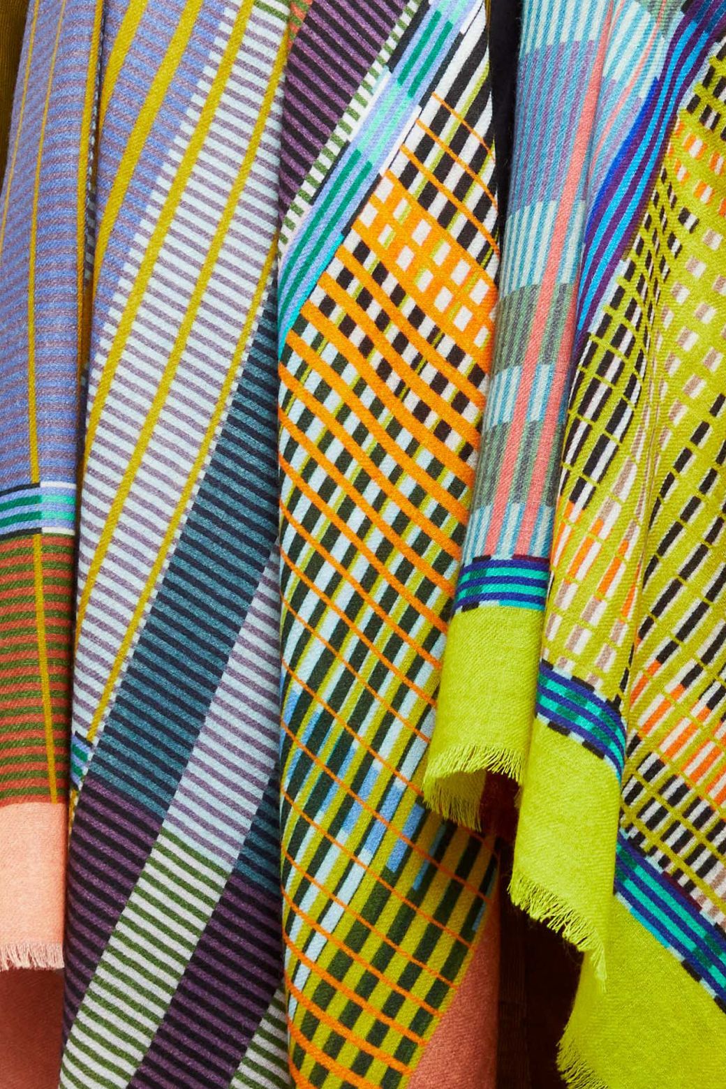 Ma Poésie foulard en laine graphique Ewe cuivre jaune