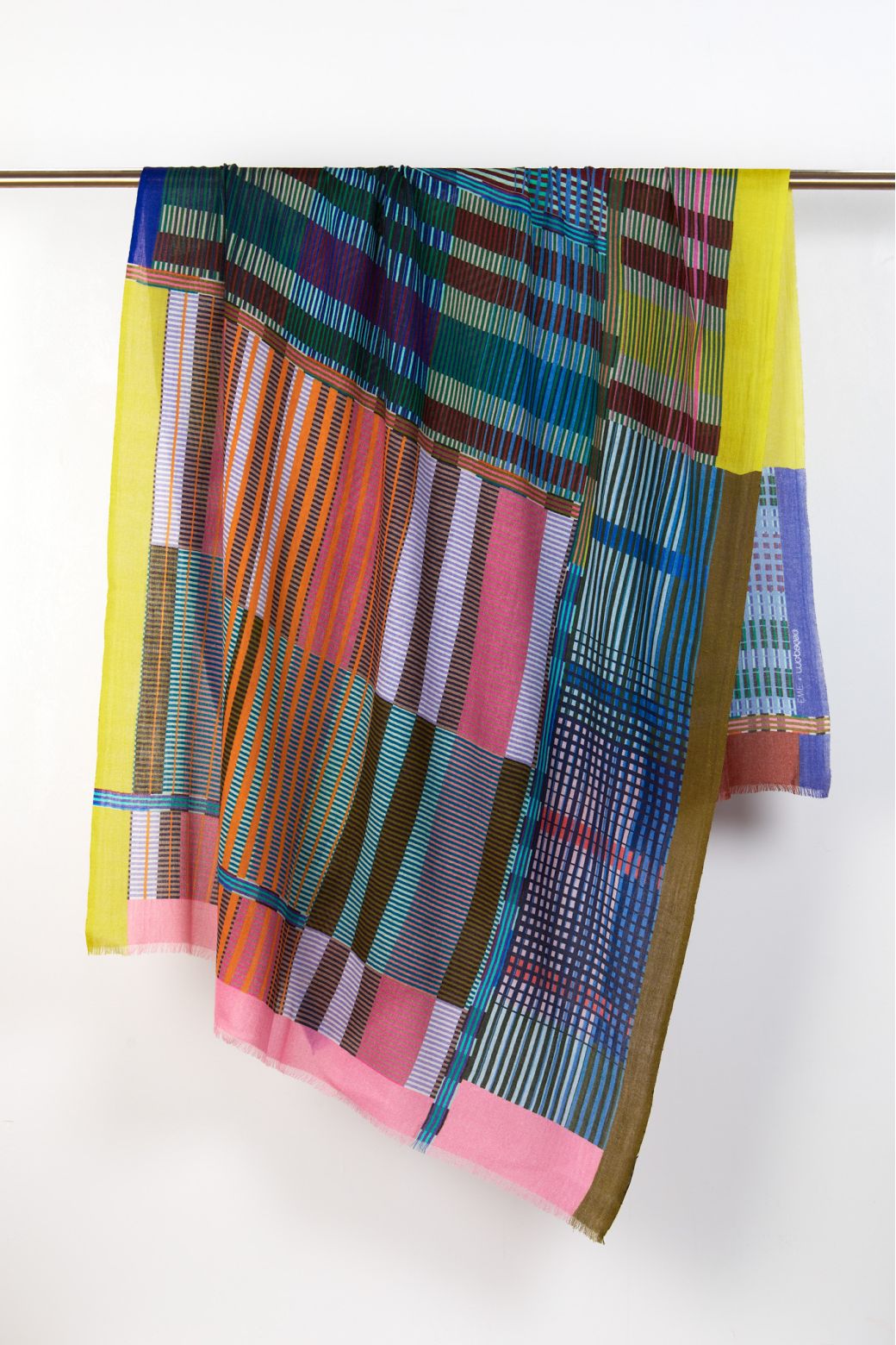 Z | Ma Poésie foulard en laine graphique Ewe multicolore