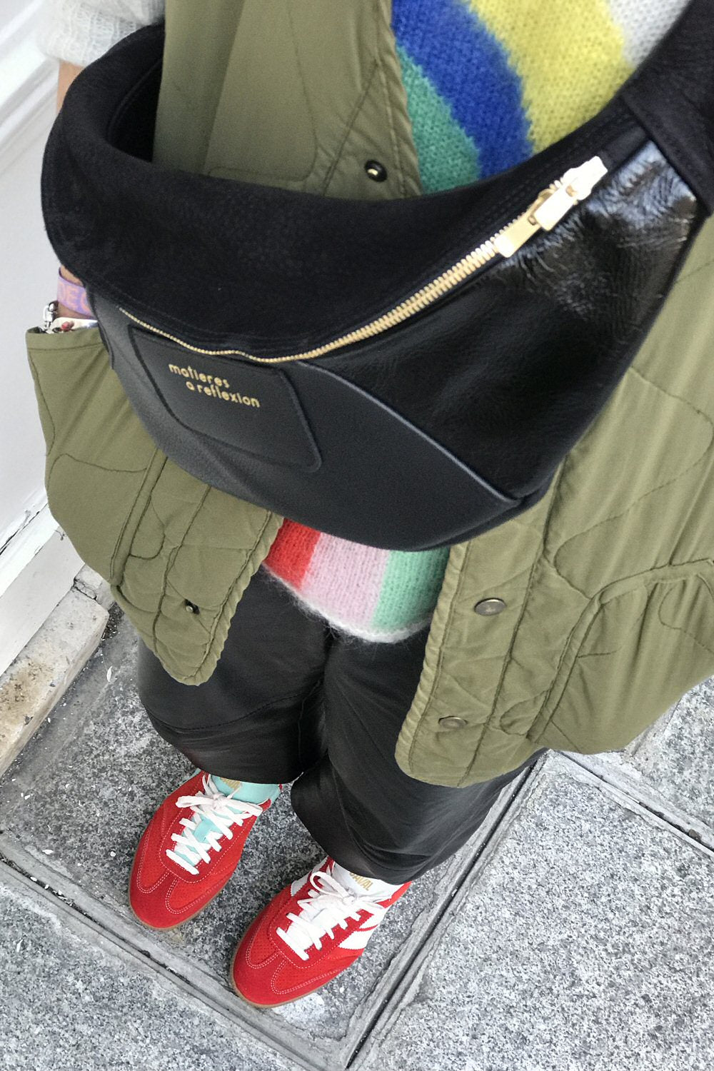 Banane Cross Maxi cuir noir et vernis