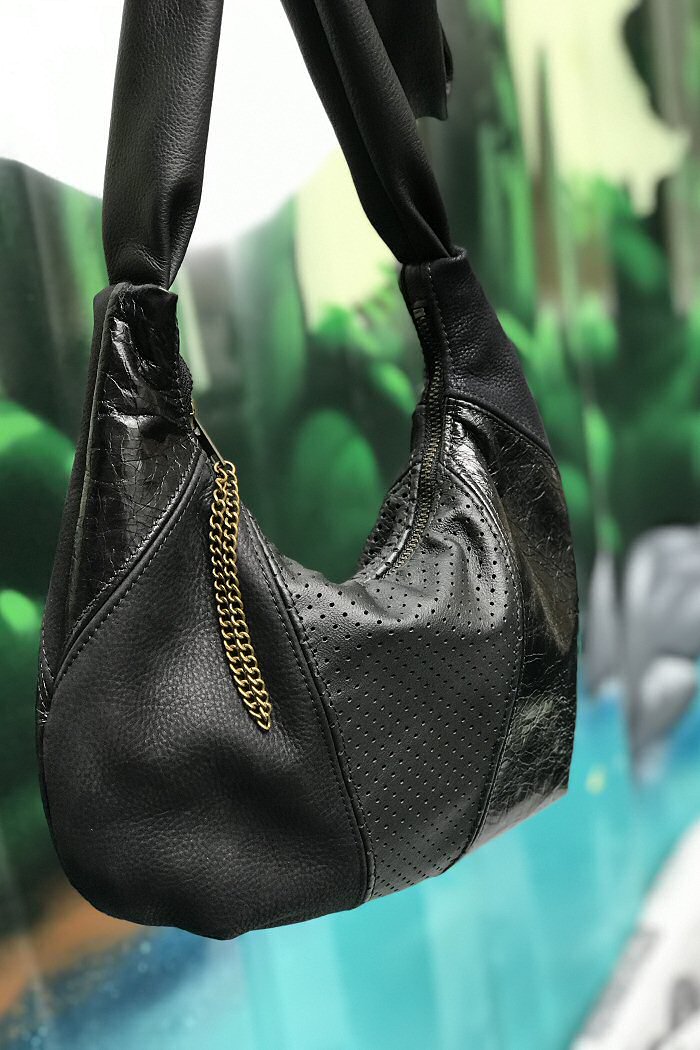 Lou cuir noir perforé