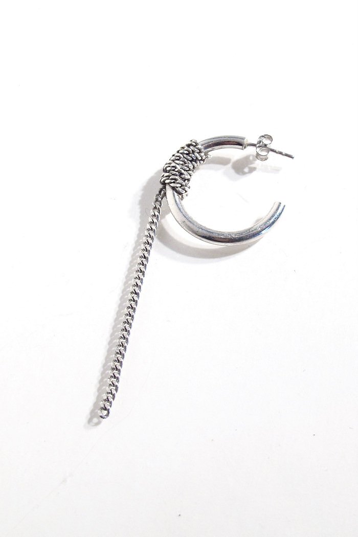 Perrine Taverniti Ramey solo hoop earring