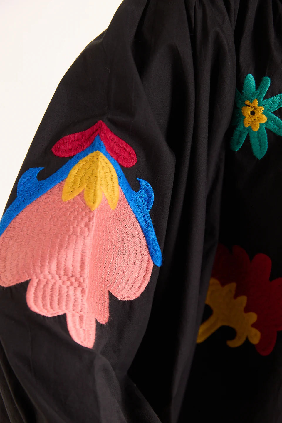 XP | Sacré Coeur top blouse brodée Lena Carmen noir rainbow