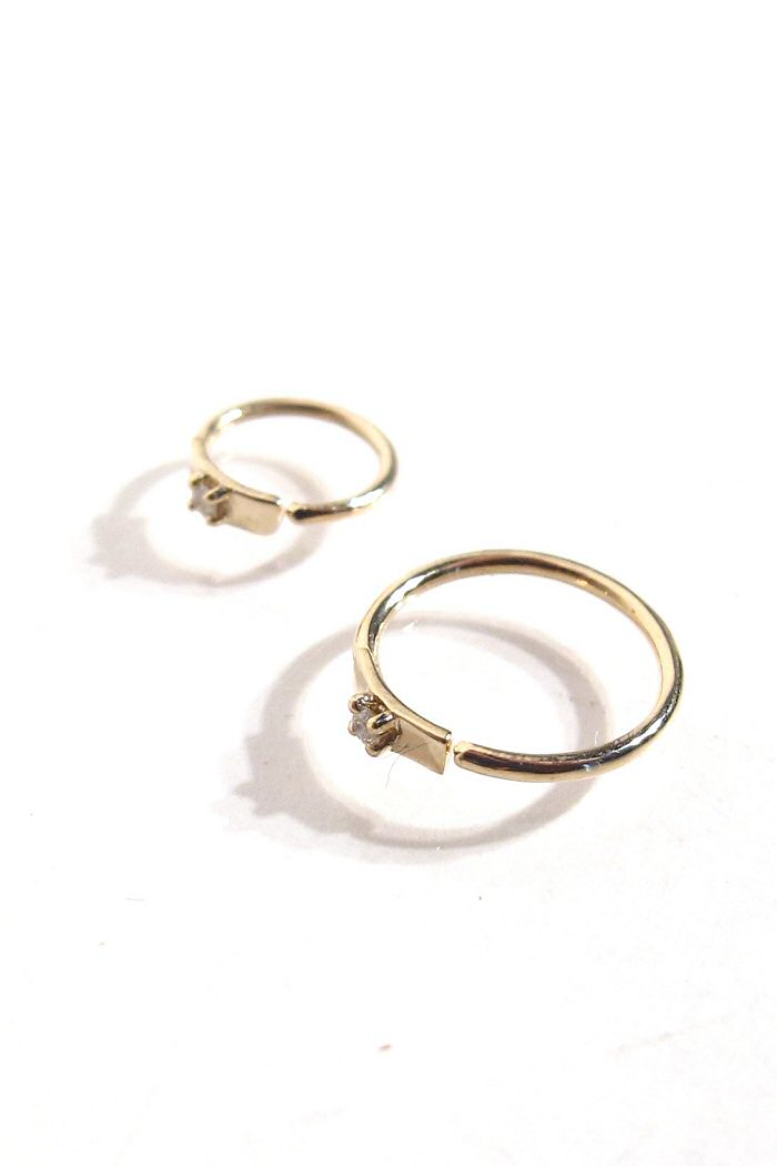 Sansoeurs Small tag diamond earring 18k gold huggie