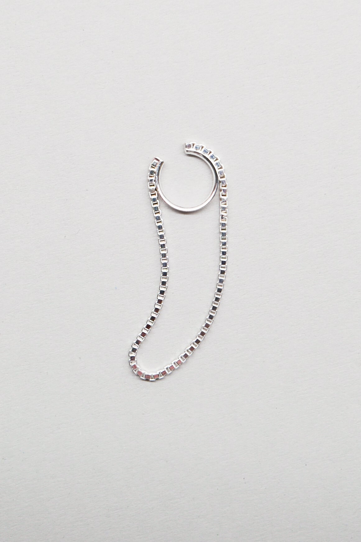 Saskia Diez earcuff Fringe chainette