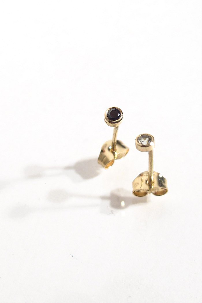 Trois Petits Points boucle stud Solitaire or 18k