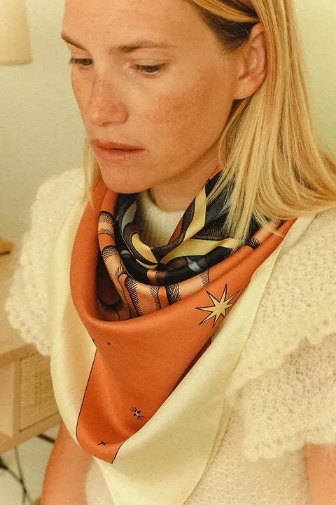 Année foulard en soie Boussole nude