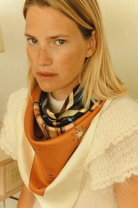Année foulard en soie Boussole nude