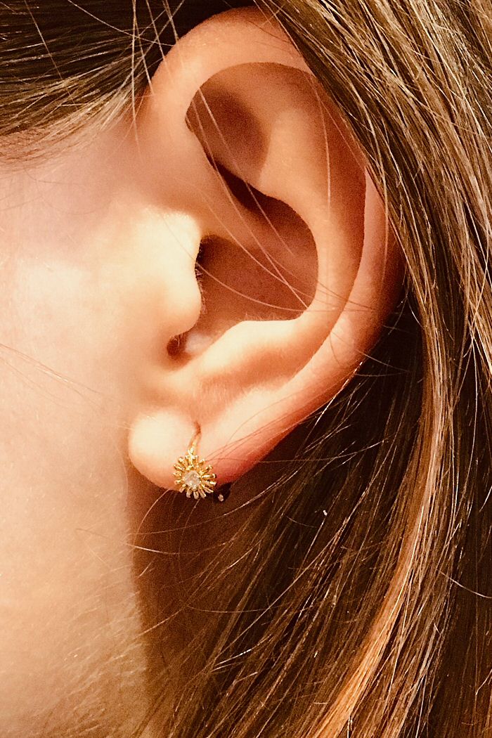 Z | Bali Temples Huggie 8 Soleil gold plaque or jaune strass