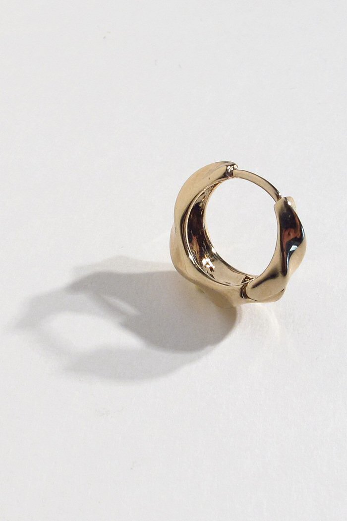 Bali Temples Huggie Torsade bold gold