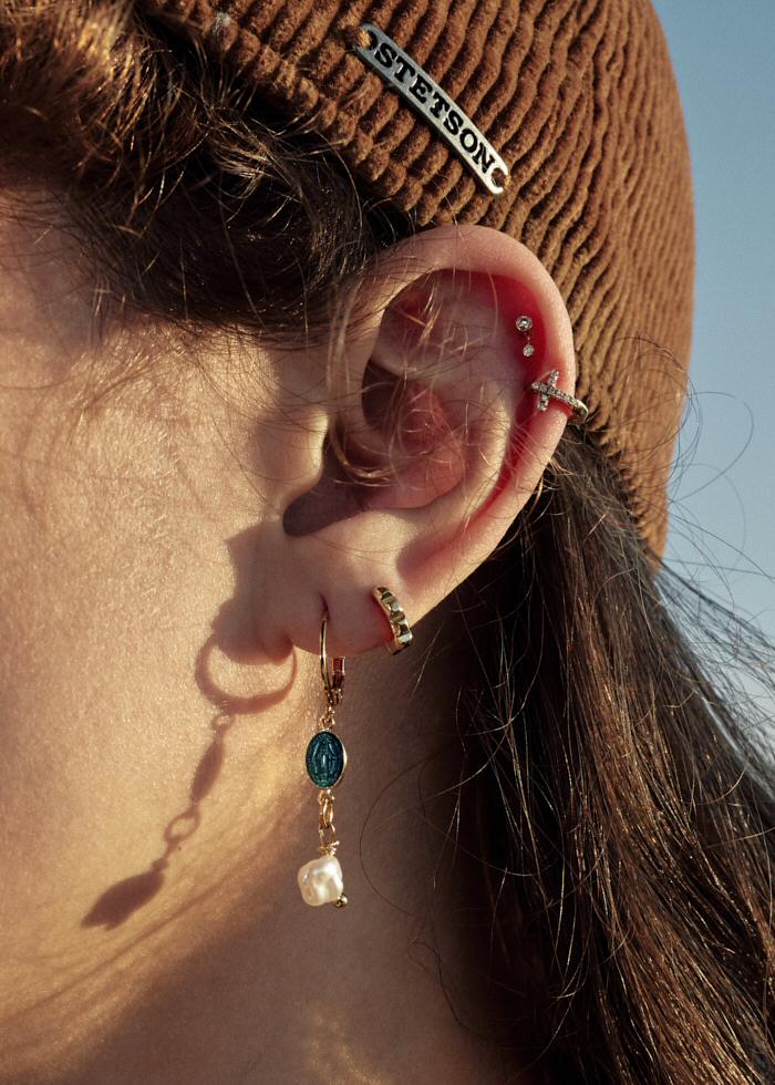 Bali Temples Huggie 10 Madone nacre