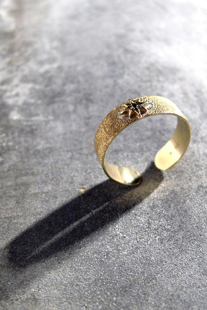 XP | Feidt bague Soleil brossée saphir gris 9k