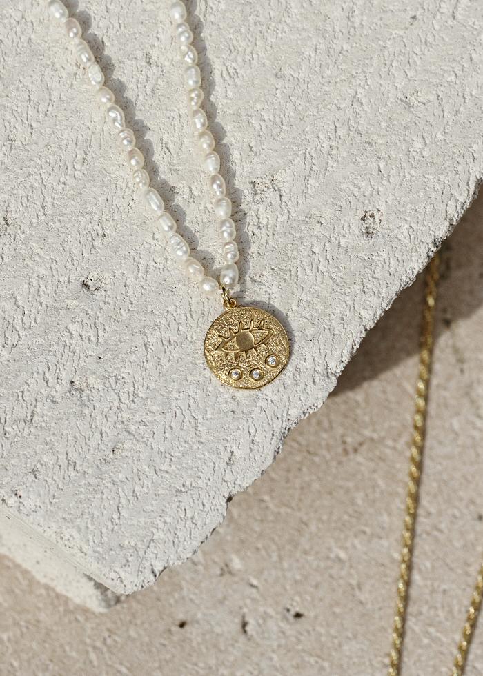Hermina Athens collier médaille Eye beads perles nacre