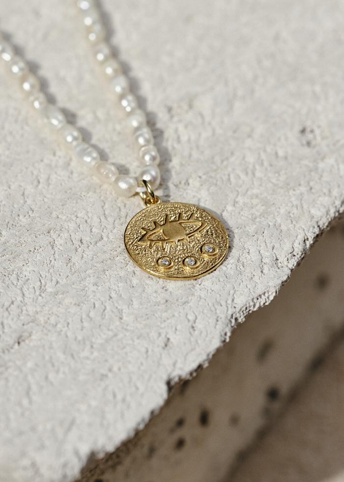 Hermina Athens collier médaille Eye beads perles nacre