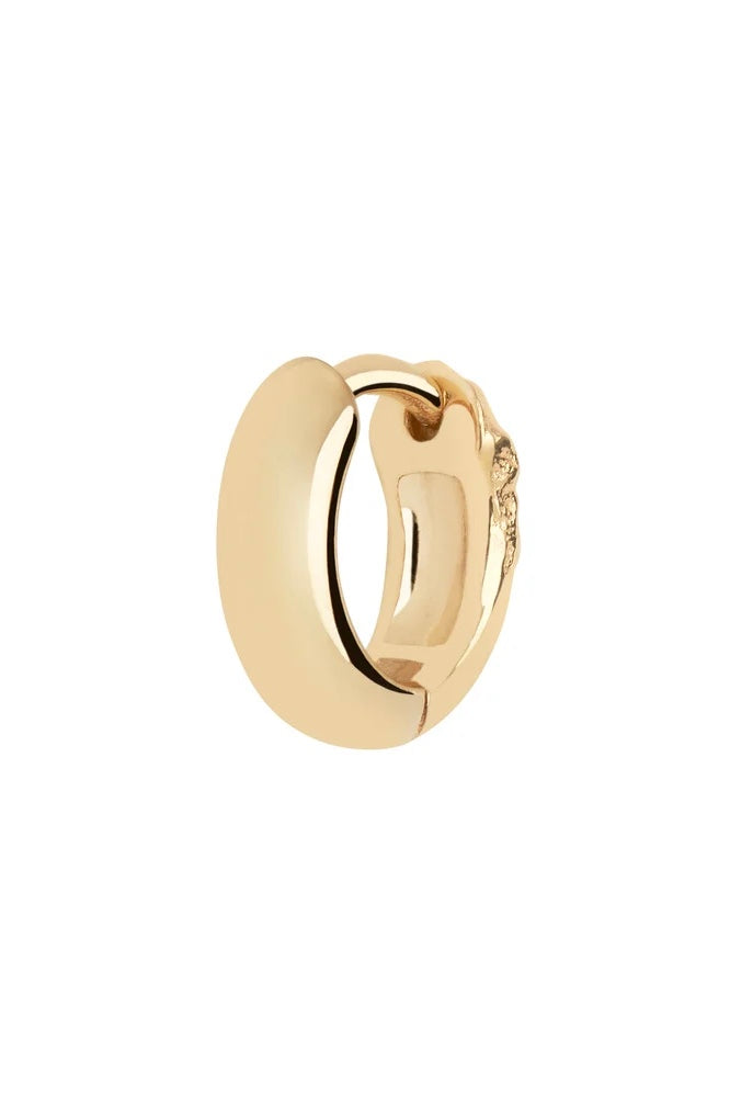 Maria Black Axton huggie