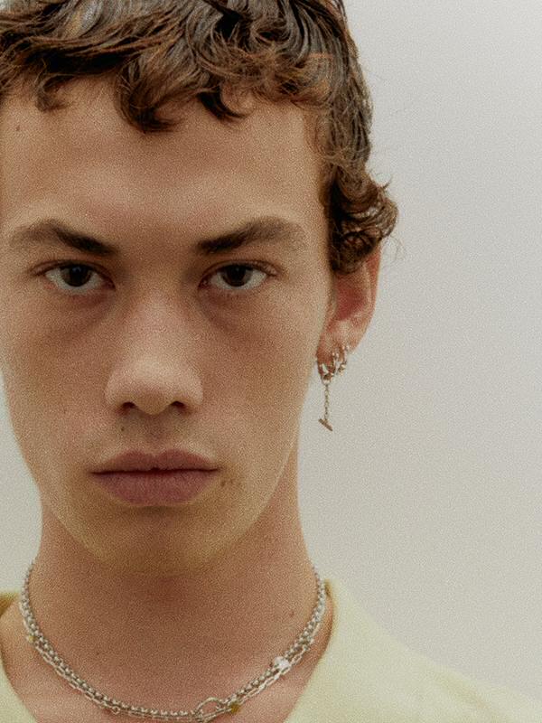 Maria Black Spring Bar huggie