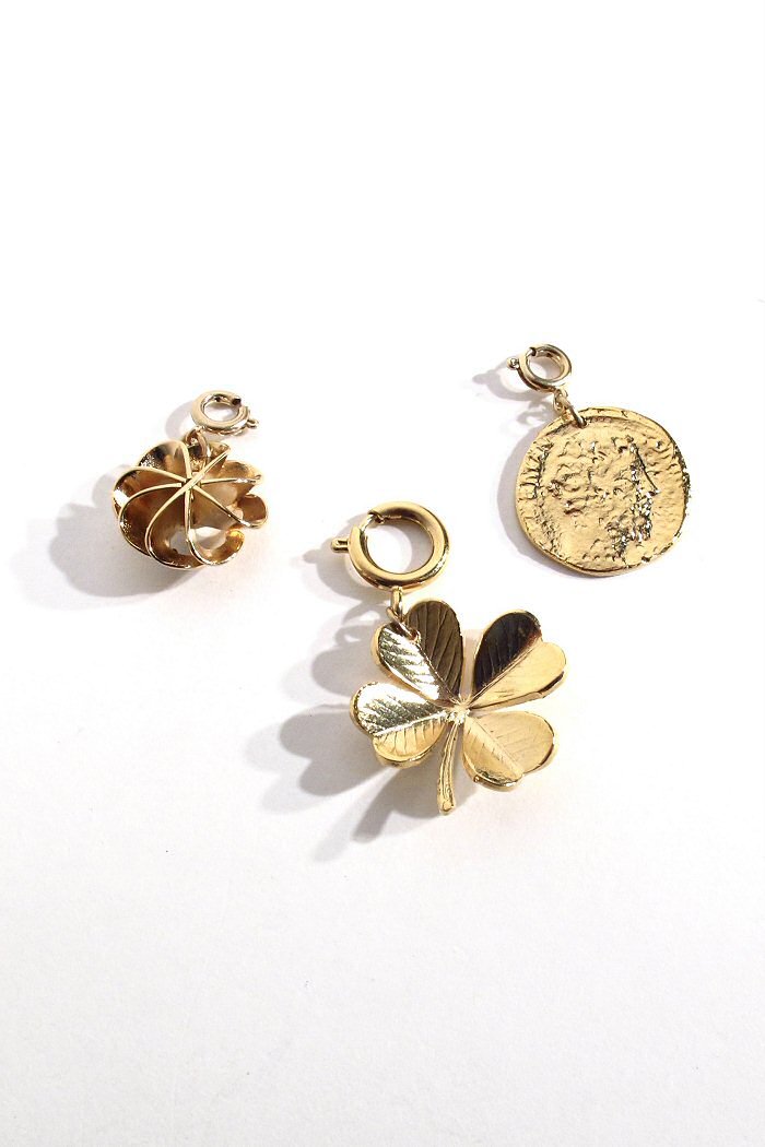 Médecine Douce charms