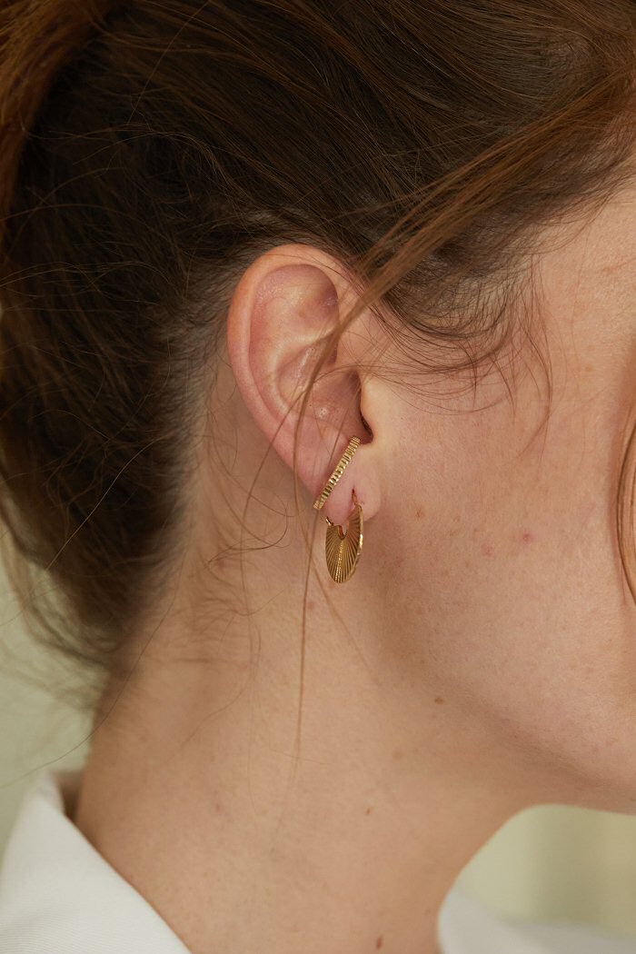 Soko boucle stud Meta huggie