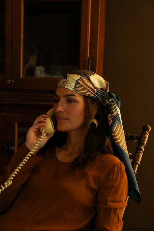 Année foulard en soie Tarot ardoise ecru