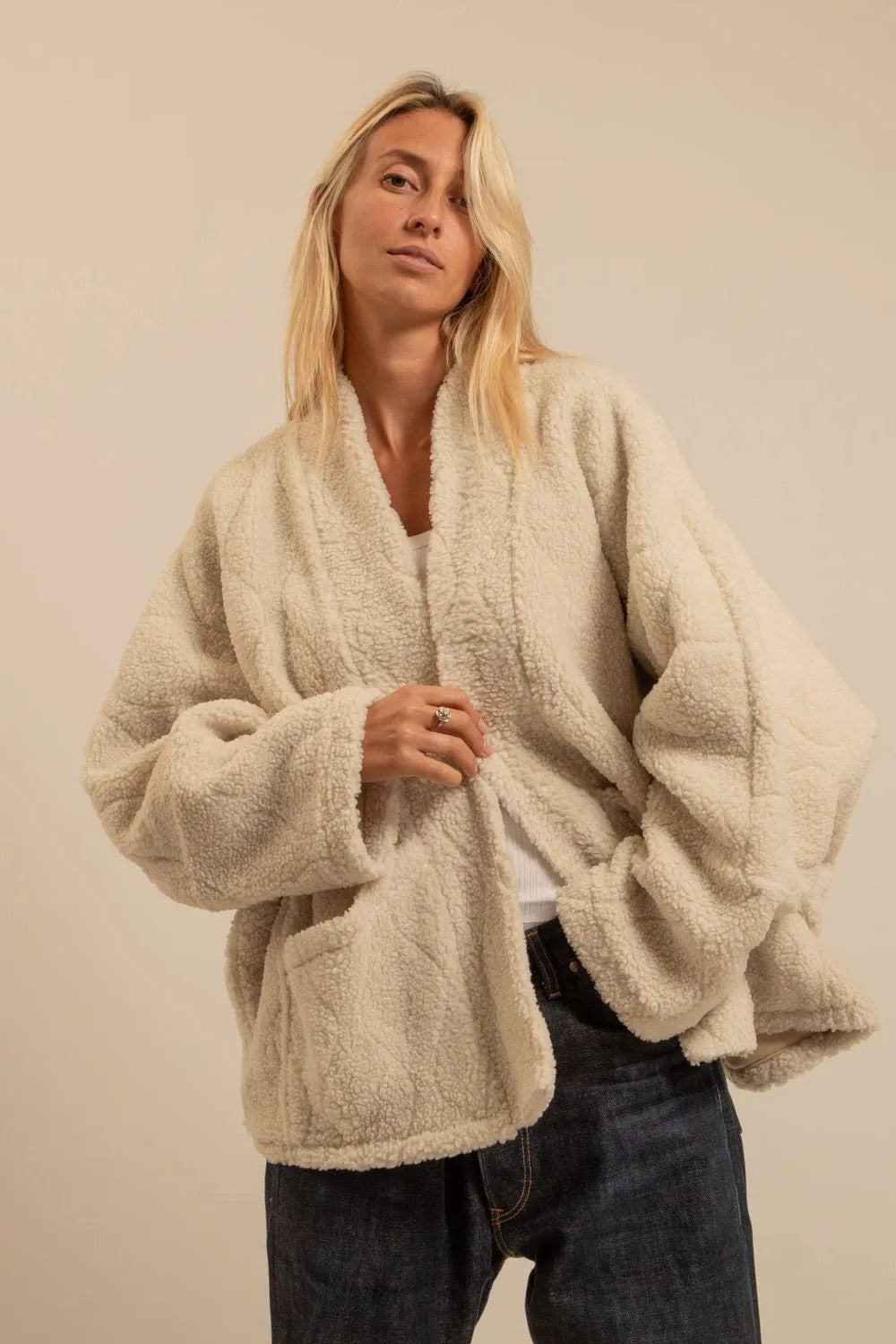 Aokyanos veste kimono Chicago Sherpa moumoute écru