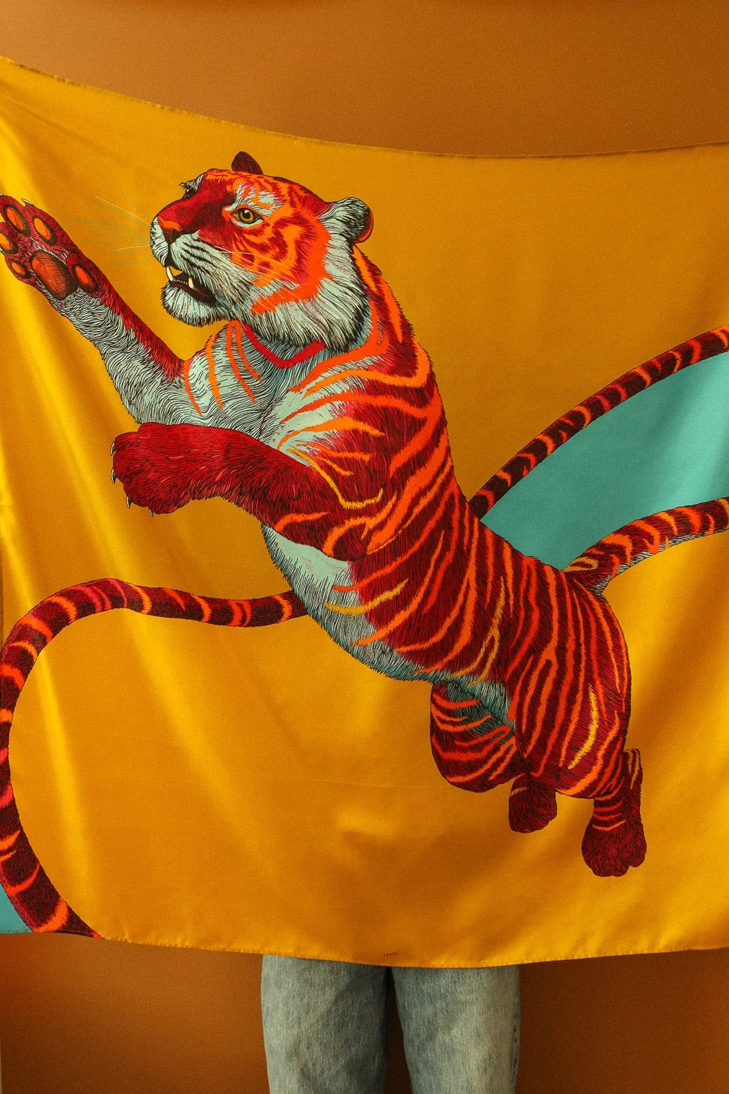 Année carre de soie 110cm Le Tigre pop