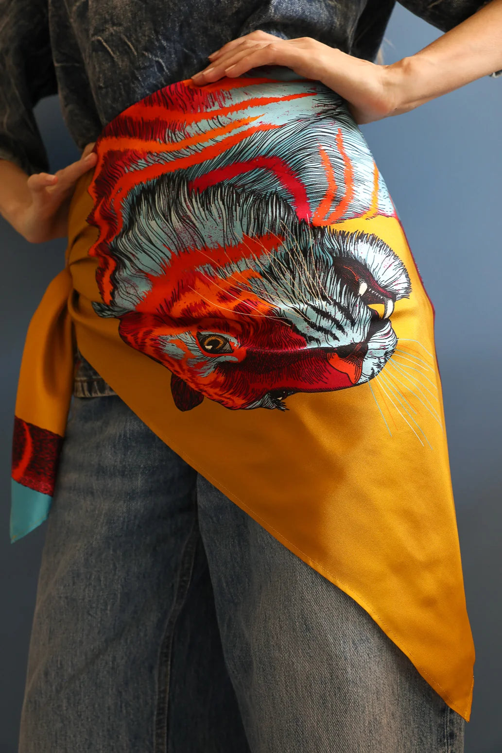 Année carre de soie 110cm Le Tigre pop