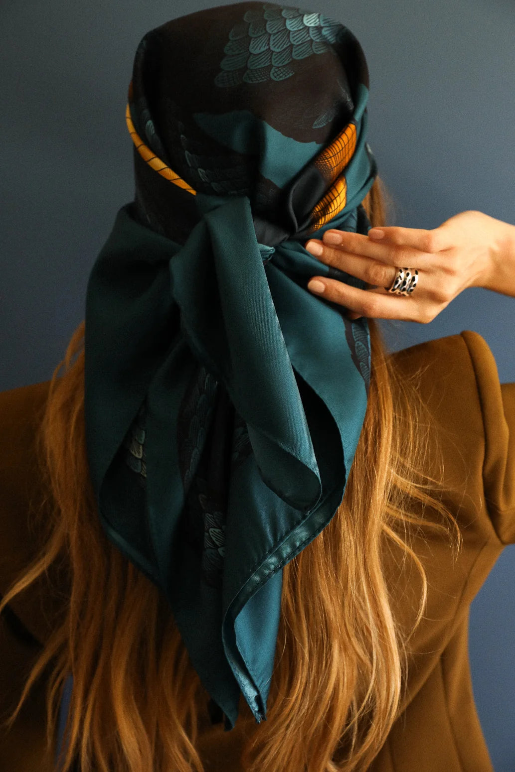 Année foulard en soie Serpents bleu