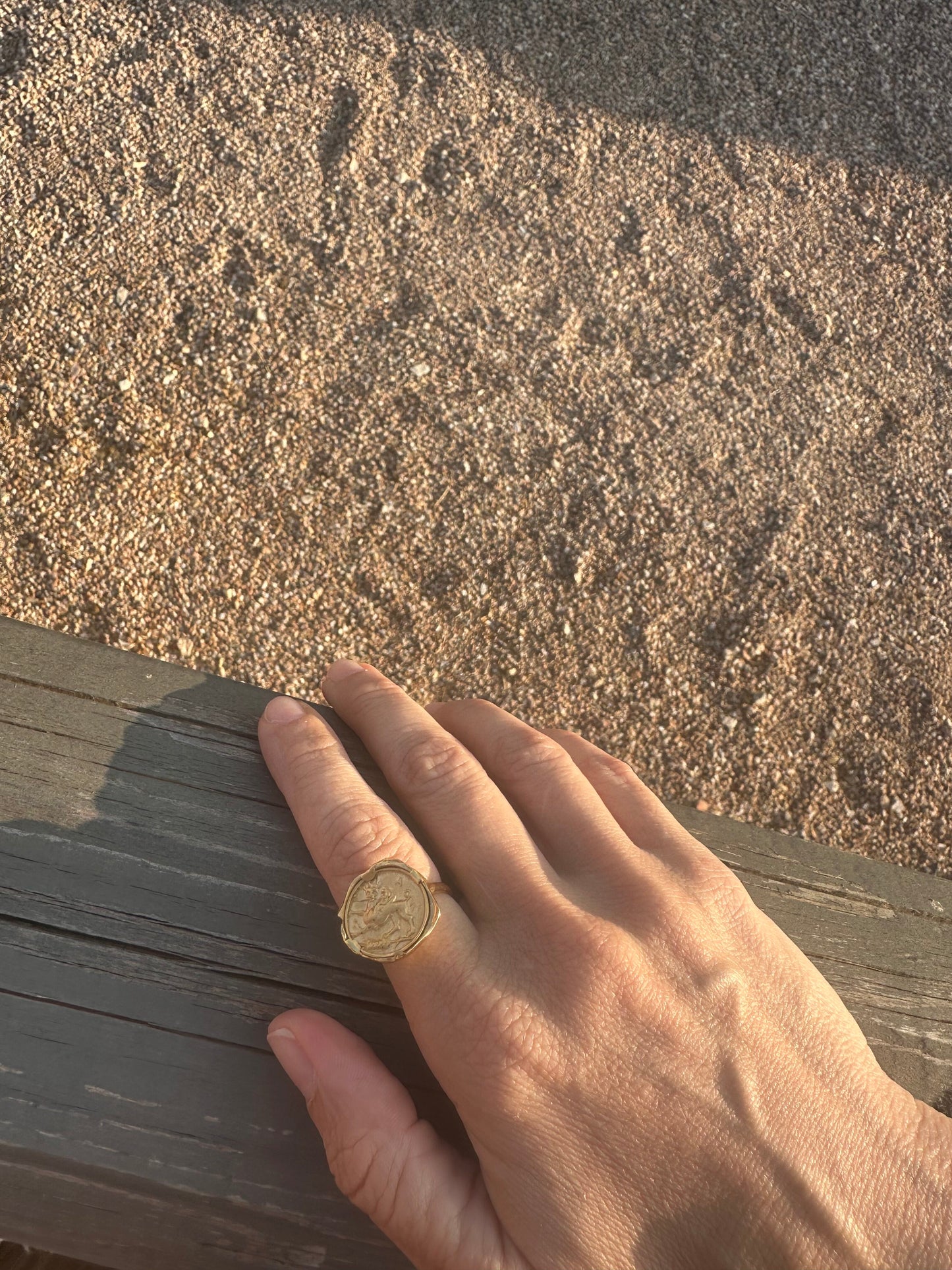 Hermina Athens bague chevalière Lyra gold