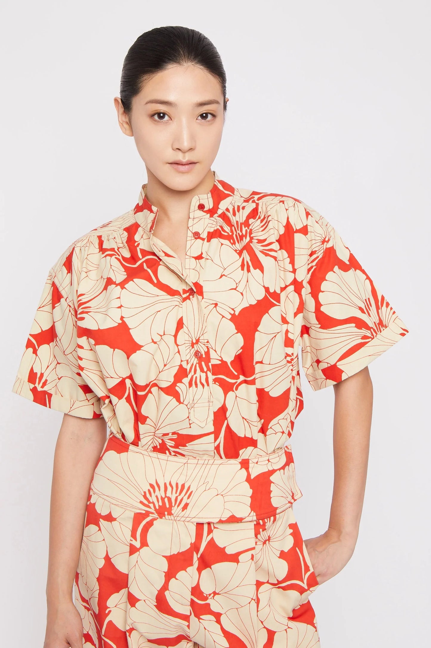 XP | Laurence Bras chemise à fleurs Bindi rouge