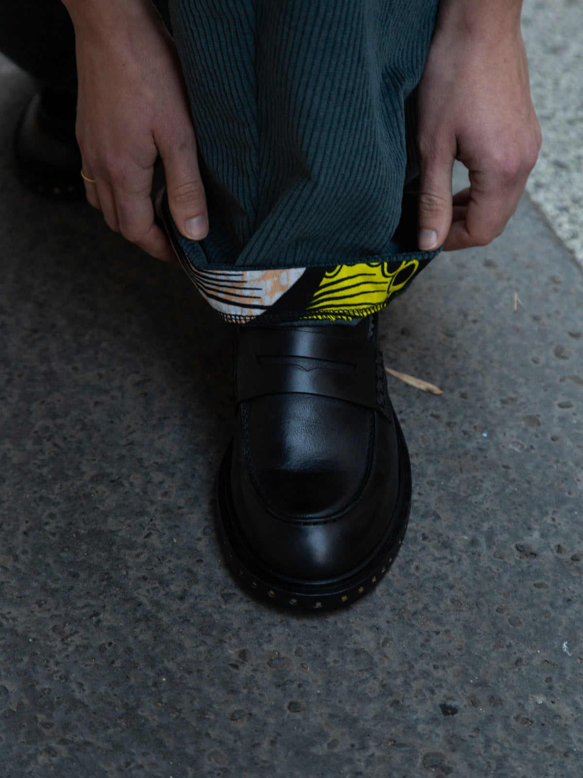Matières à réflexion pantalon Balloon velours bleu pétrole