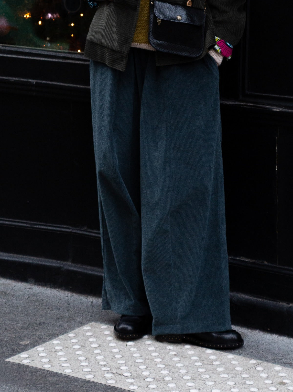 Matières à réflexion pantalon Balloon velours bleu pétrole