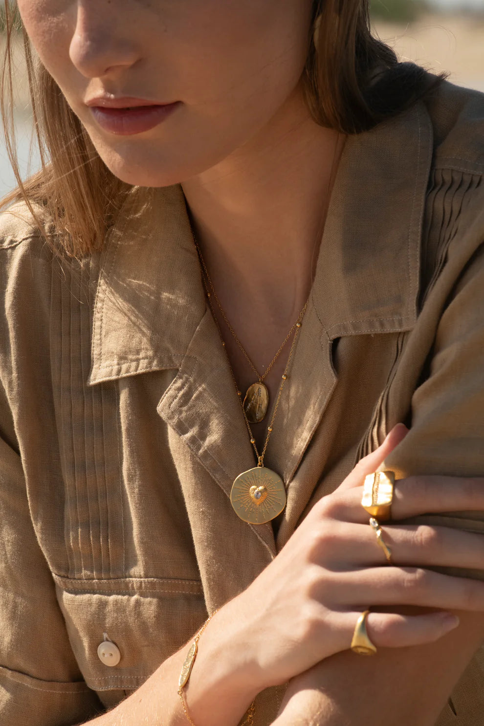 Louise Hendricks collier médaille A pour Amour Lena