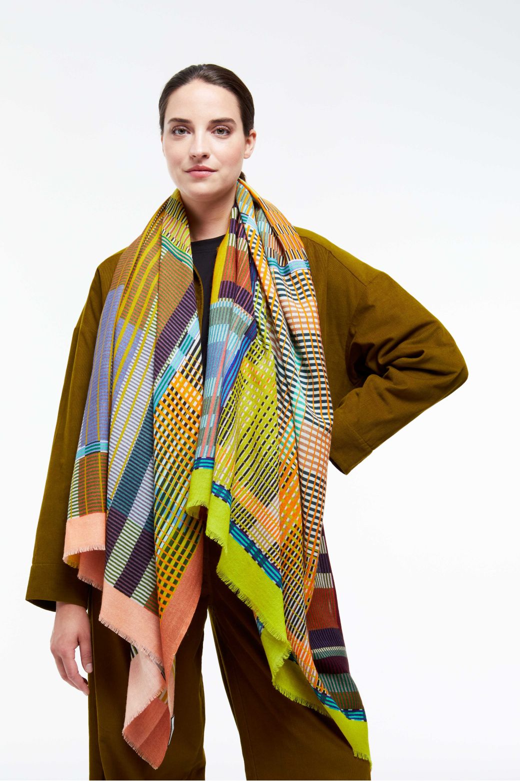 Z | Ma Poésie foulard en laine graphique Ewe cuivre jaune