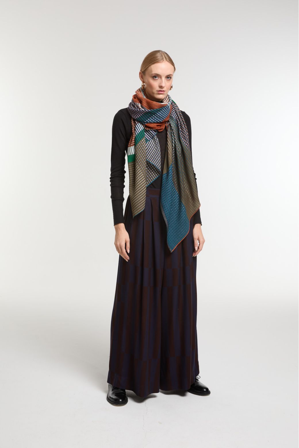 XX | Ma Poésie foulard en laine graphique Vibrant brun