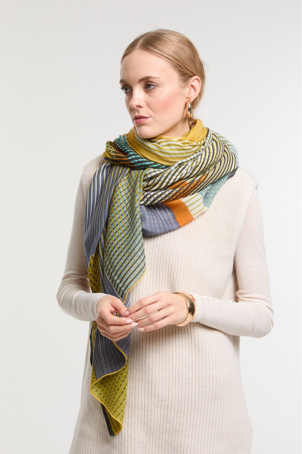 Ma Poésie foulard en laine graphique Vibrant ocre