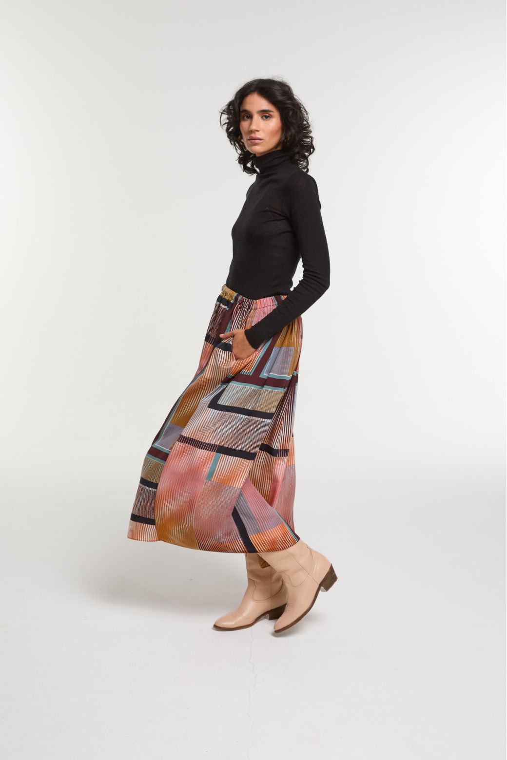 Ma Poésie jupe graphique Romeo en soie bleu nuit corail