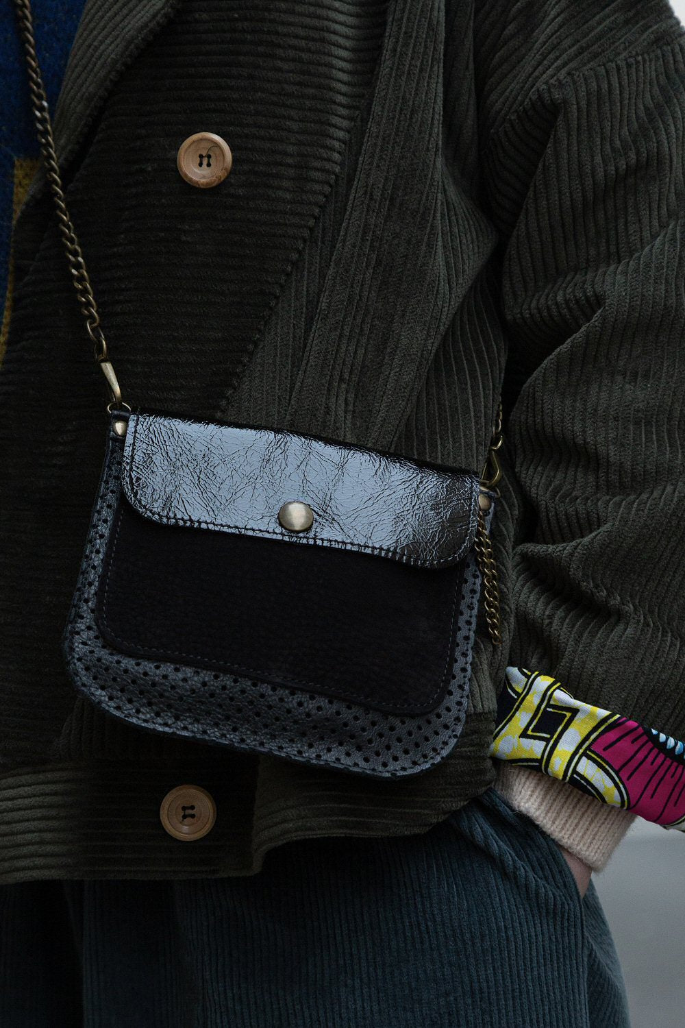 Pochette Square cuir noir perforé