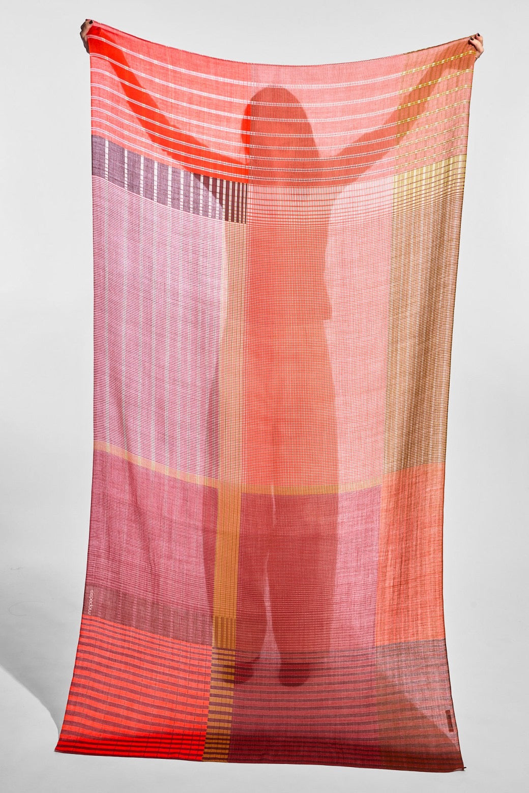 Ma Poésie foulard en laine graphique Vibrant rose wood