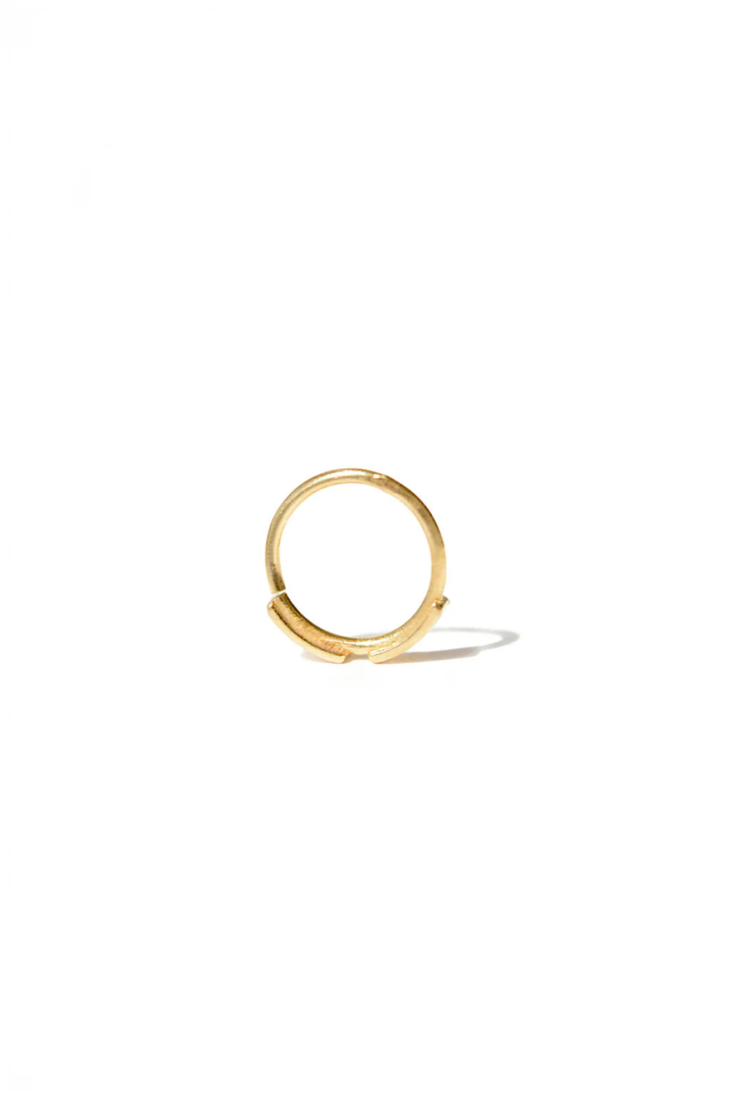 Sansoeurs boucle huggie Dash Line bangle or jaune