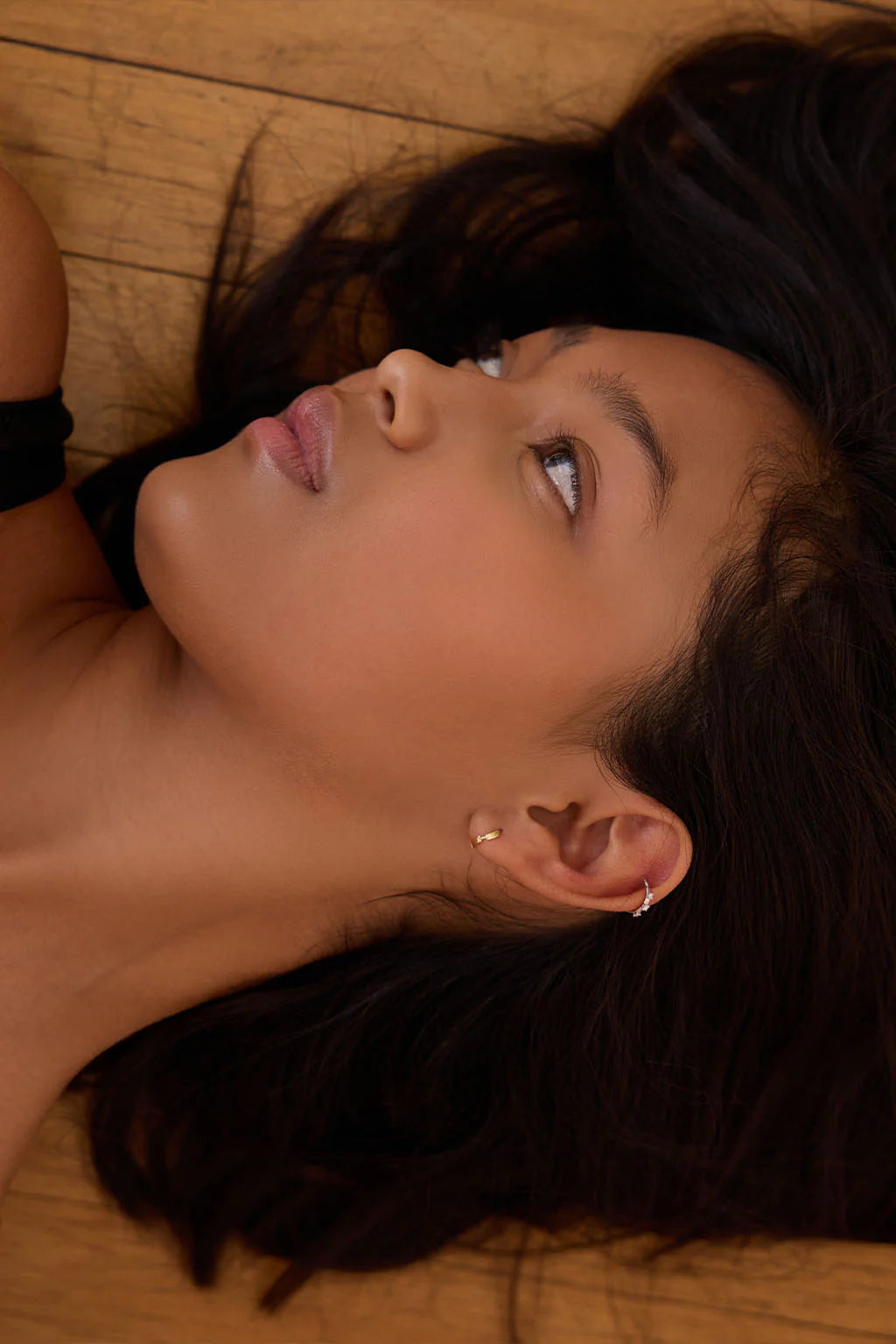 Sansoeurs boucle huggie Dash Line bangle or jaune