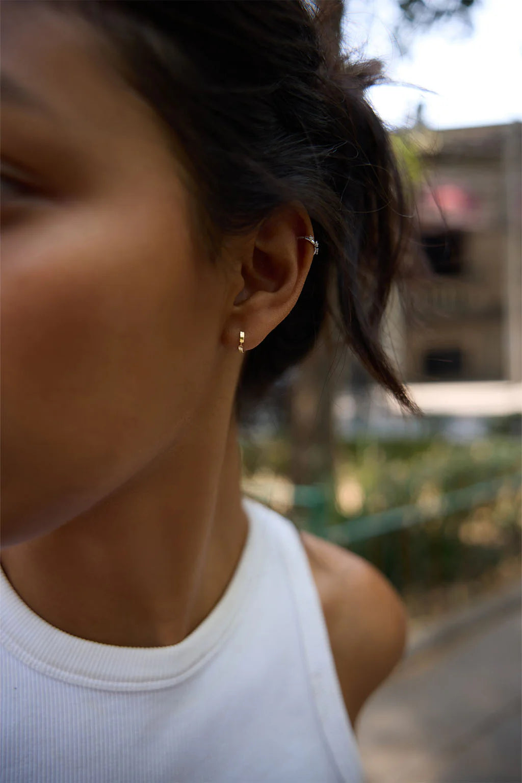 Sansoeurs boucle huggie Dash Line bangle or jaune