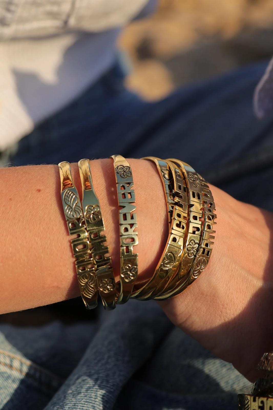 Flora Jane bracelet message Amour