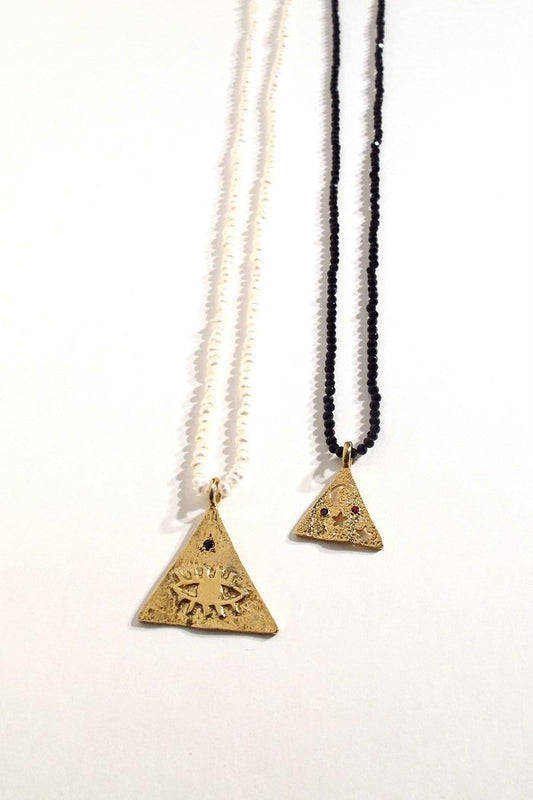 Hermina Athens collier médaille Pyramid beads