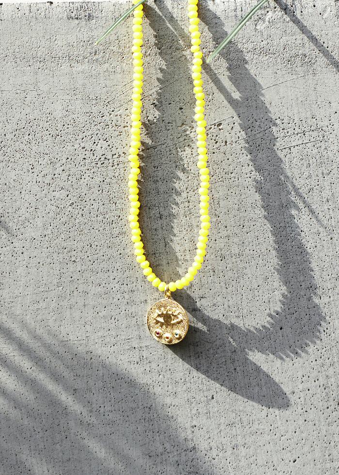 Hermina Athens collier médaille Eye beads perles jaune