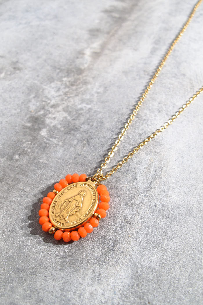 Sautoir Pendentif Médaillon Fantastique - Perles De Verre Et D'os Teinté - Tons Rouges