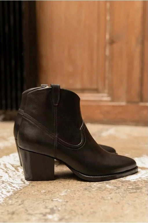 Rivecour cowboy boots 704 black leather